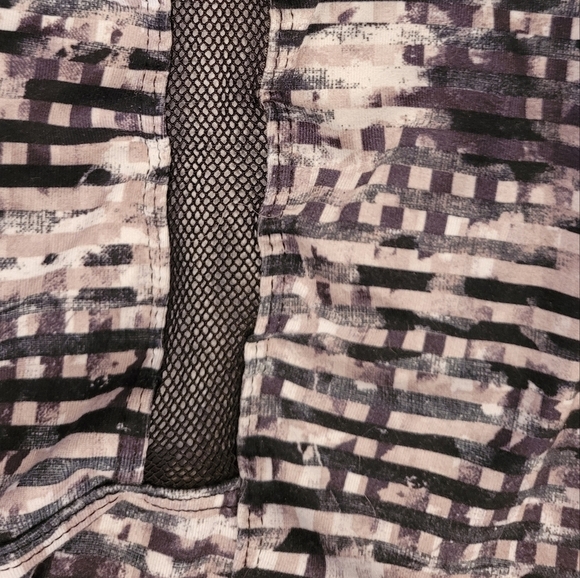 MARIKA Cropped Leggings with Mesh Detail on Lower Leg, Size XL - Picture 3 of 7